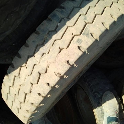 सेकेंड हैंड ट्रक टायर 750R16 स्टील रेडियल प्रयुक्त टायर